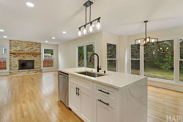 275 Farmhill Drive, Algonquin, IL 60102
