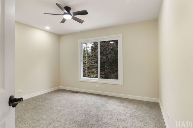 275 Farmhill Drive, Algonquin, IL 60102