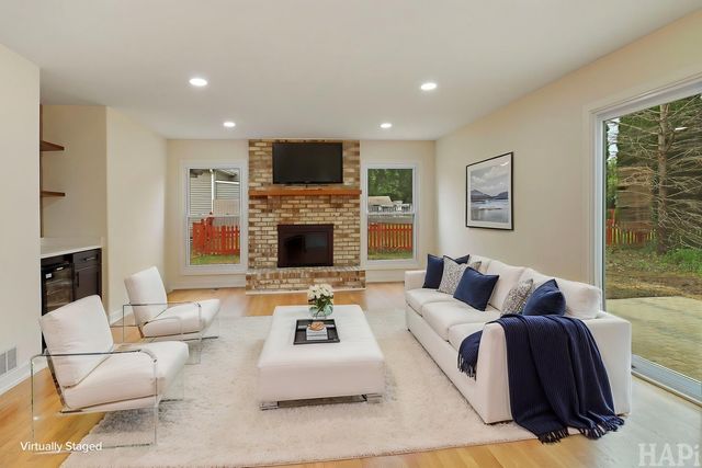275 Farmhill Drive, Algonquin, IL 60102