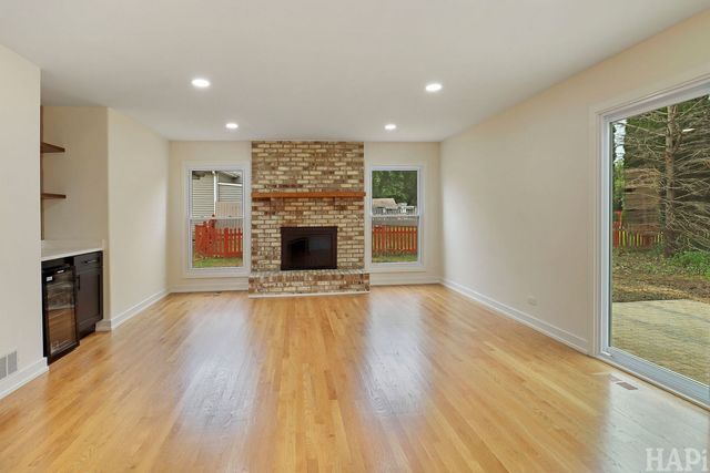 275 Farmhill Drive, Algonquin, IL 60102