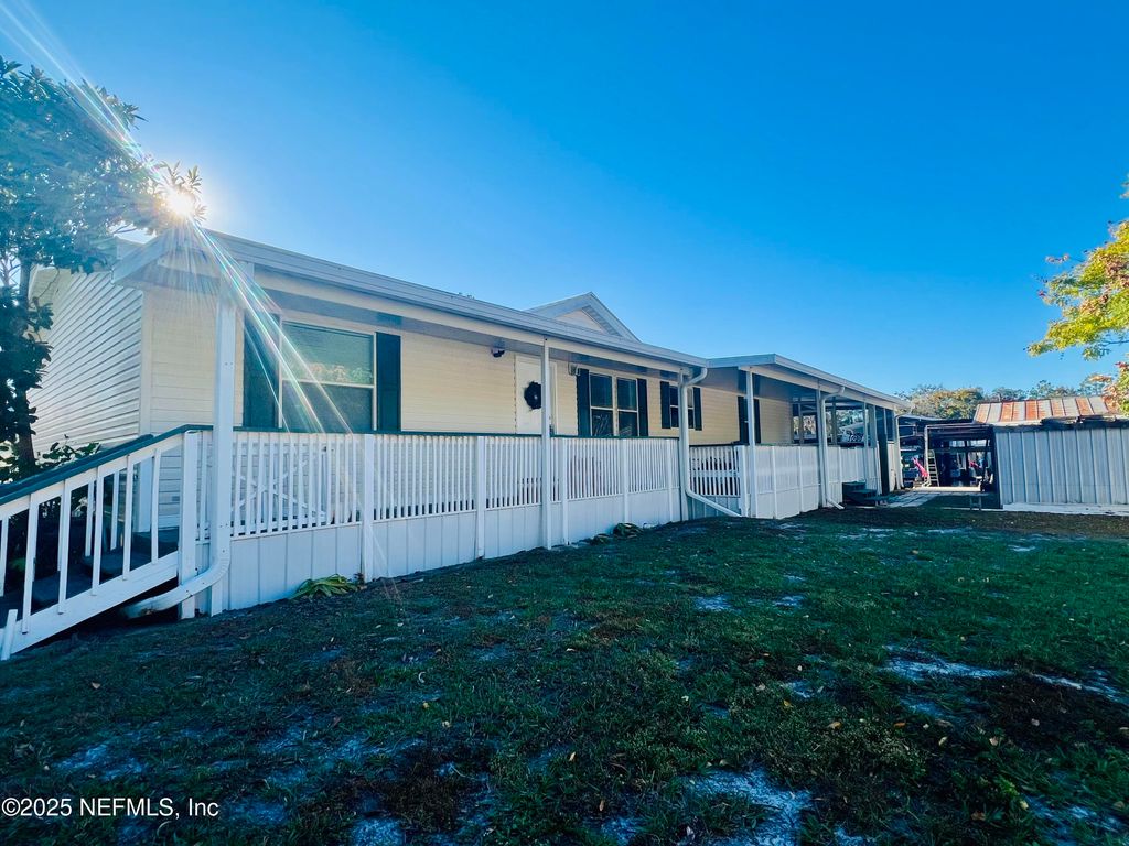 115 WALT Lane, Satsuma, FL 32189