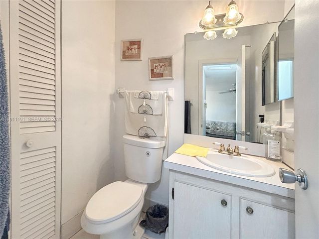 2112 NE 1st Way 203, Boynton Beach, FL 33435