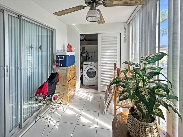 2112 NE 1st Way 203, Boynton Beach, FL 33435