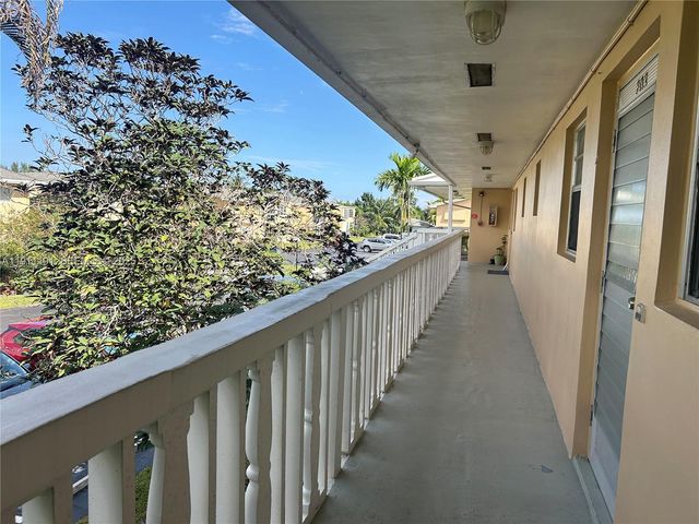 2112 NE 1st Way 203, Boynton Beach, FL 33435