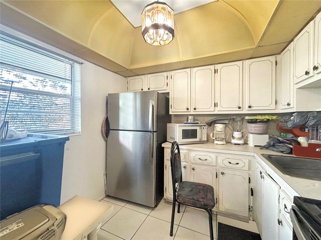 2112 NE 1st Way 203, Boynton Beach, FL 33435