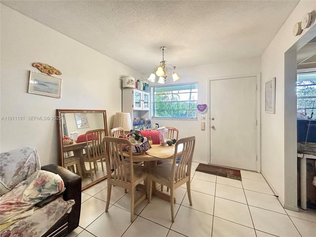 2112 NE 1st Way 203, Boynton Beach, FL 33435