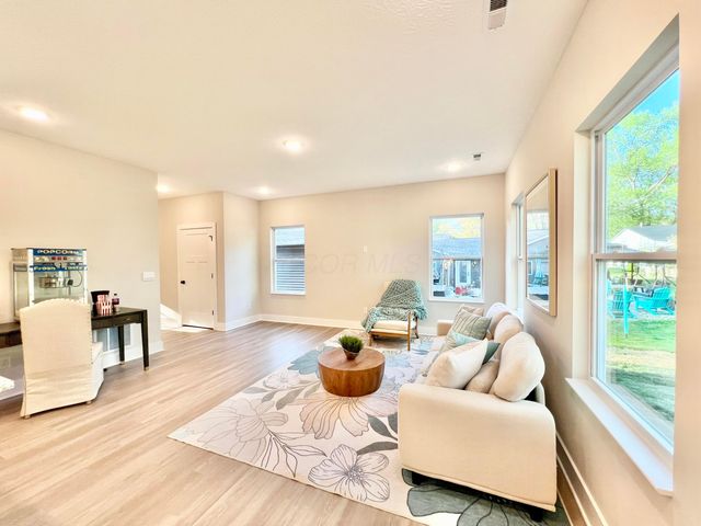 13294 Cedar Road NE, Thornville, OH 43076