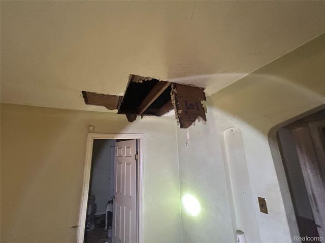 20233 Roselawn Street, Detroit, MI 48221