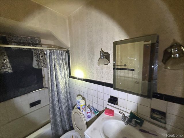 20233 Roselawn Street, Detroit, MI 48221