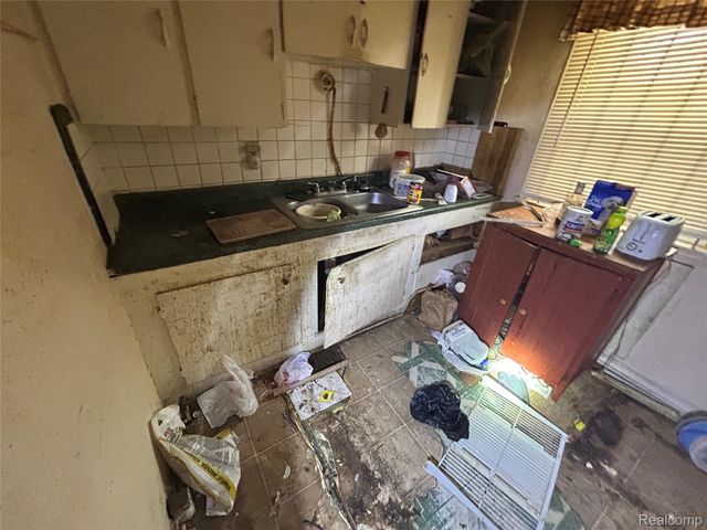 20233 Roselawn Street, Detroit, MI 48221