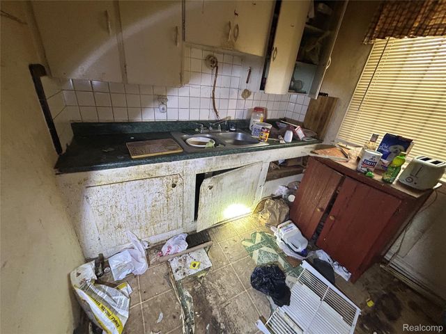 20233 Roselawn Street, Detroit, MI 48221