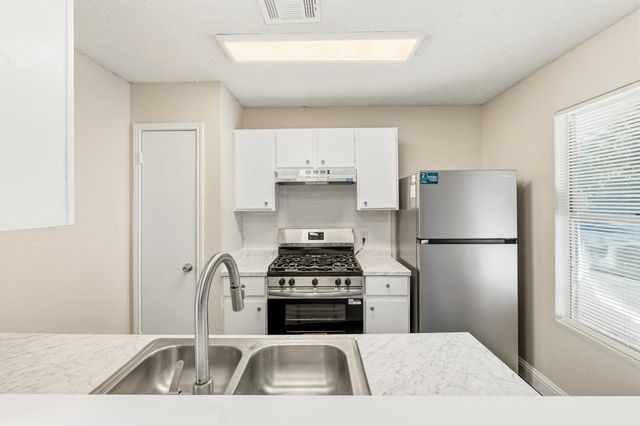 2000 Andover DR, Round Rock, TX 78664
