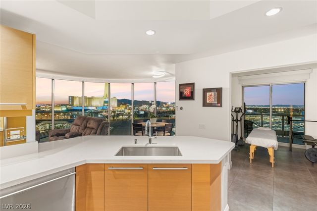 222 Karen Avenue 708, Las Vegas, NV 89109