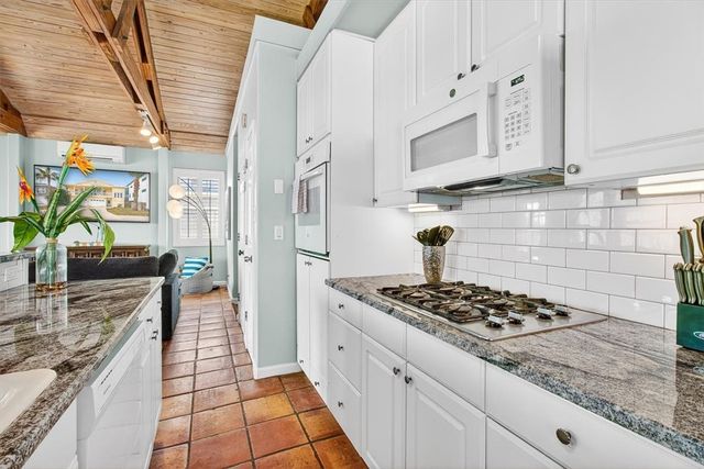 912 S 11th St, Port Aransas, TX 78373