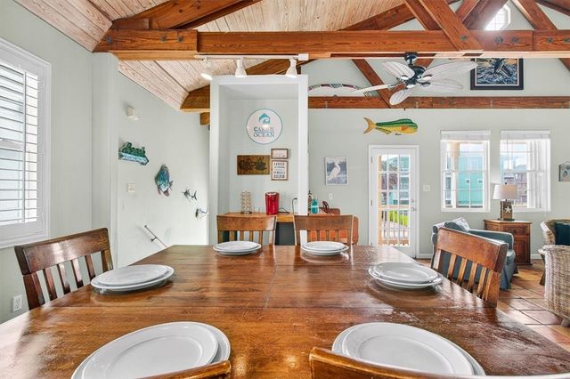 912 S 11th St, Port Aransas, TX 78373