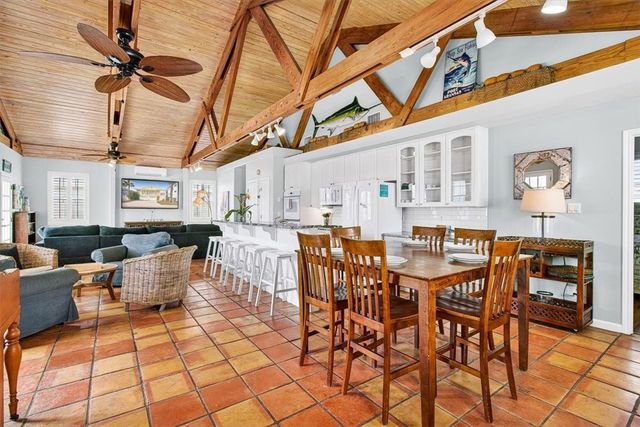 912 S 11th St, Port Aransas, TX 78373