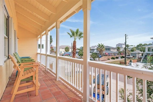 912 S 11th St, Port Aransas, TX 78373