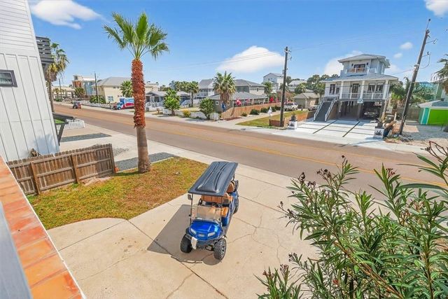 912 S 11th St, Port Aransas, TX 78373