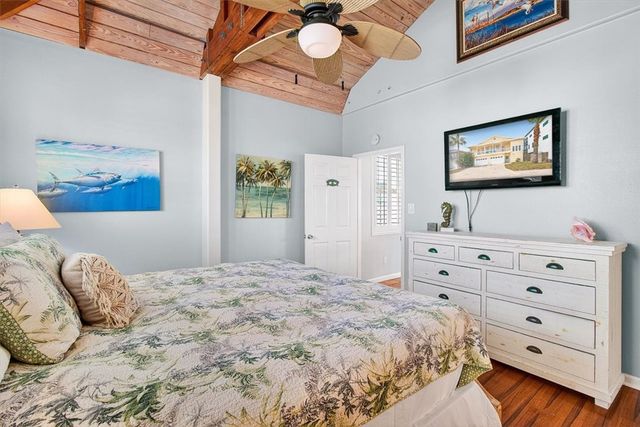 912 S 11th St, Port Aransas, TX 78373