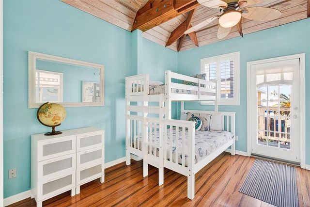 912 S 11th St, Port Aransas, TX 78373