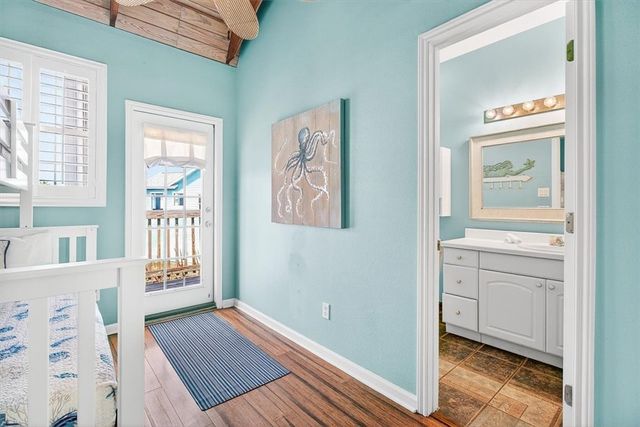 912 S 11th St, Port Aransas, TX 78373