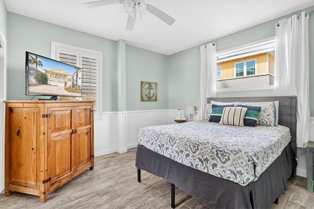 912 S 11th St, Port Aransas, TX 78373