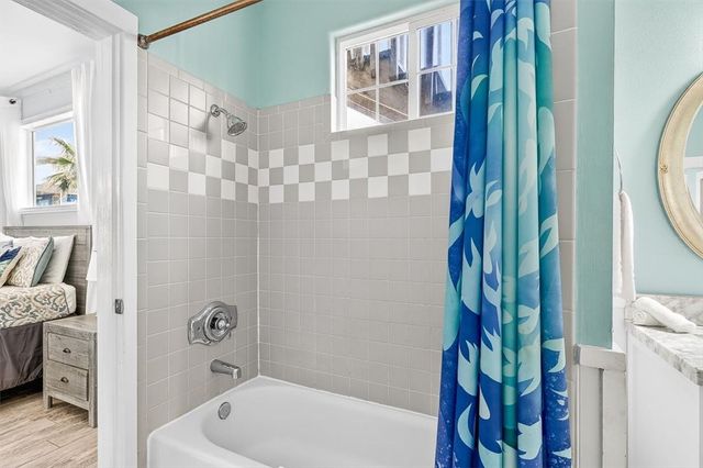 912 S 11th St, Port Aransas, TX 78373