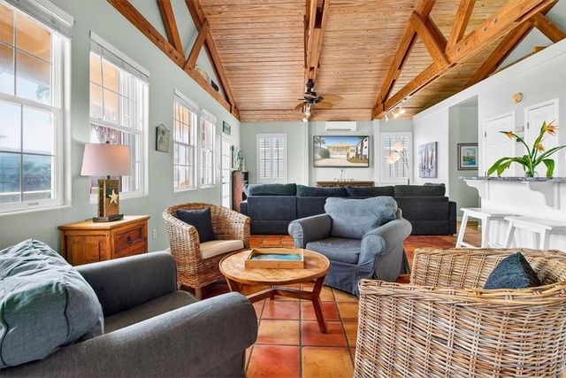 912 S 11th St, Port Aransas, TX 78373