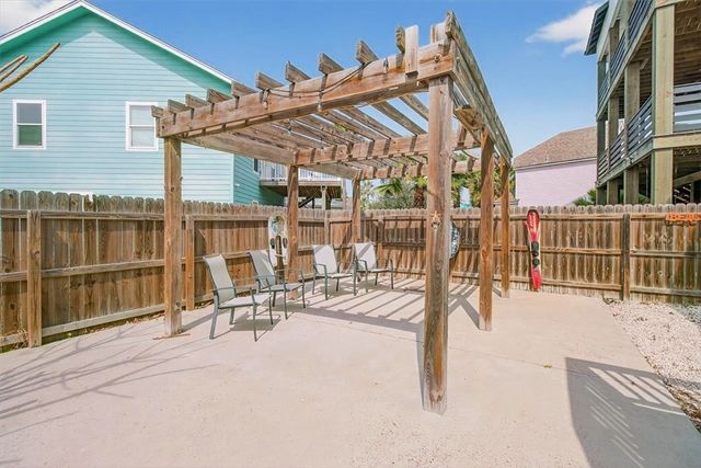 912 S 11th St, Port Aransas, TX 78373