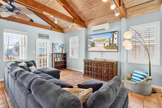 912 S 11th St, Port Aransas, TX 78373