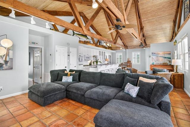 912 S 11th St, Port Aransas, TX 78373