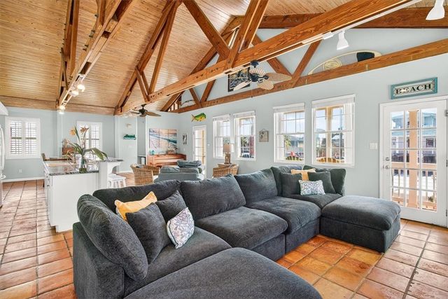 912 S 11th St, Port Aransas, TX 78373