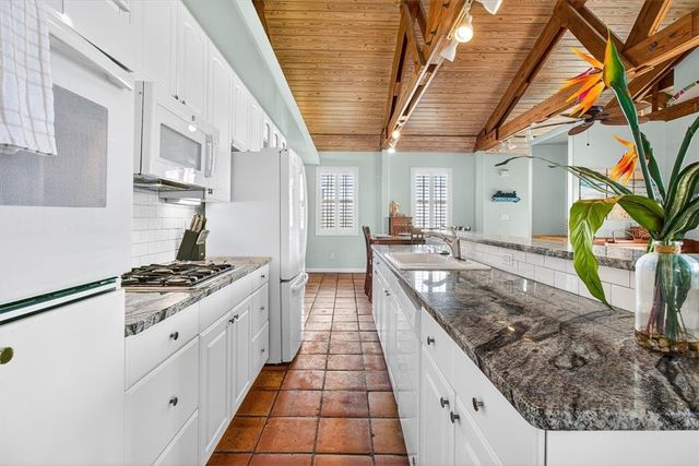 912 S 11th St, Port Aransas, TX 78373