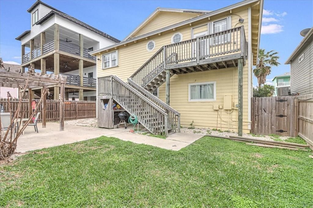 912 S 11th St, Port Aransas, TX 78373
