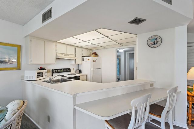 1605 S Us Hwy 1 D106, Jupiter, FL 33477
