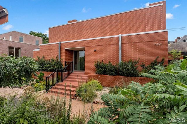 3830 Olive Street, St Louis, MO 63108
