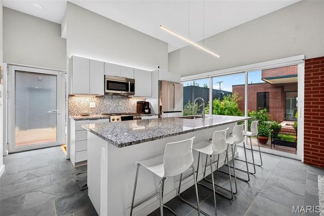 3830 Olive Street, St Louis, MO 63108