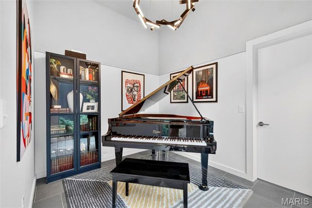 3830 Olive Street, St Louis, MO 63108