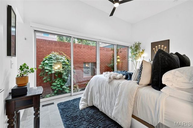 3830 Olive Street, St Louis, MO 63108