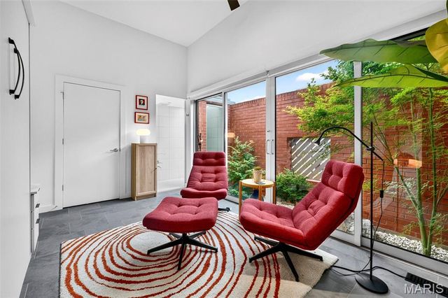 3830 Olive Street, St Louis, MO 63108