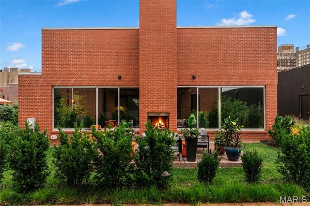 3830 Olive Street, St Louis, MO 63108