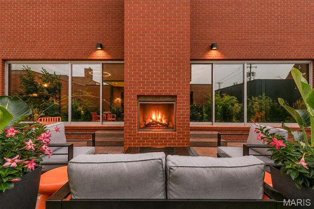 3830 Olive Street, St Louis, MO 63108