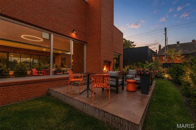3830 Olive Street, St Louis, MO 63108