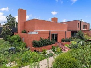 3830 Olive Street, St Louis, MO 63108
