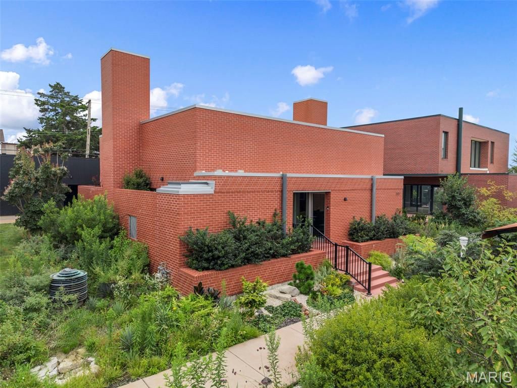 3830 Olive Street, St Louis, MO 63108