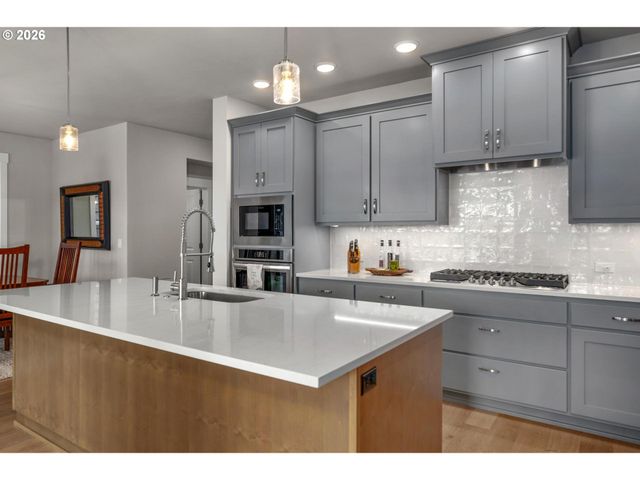 15152 Sw COOLWATER Ln, Portland, OR 97224