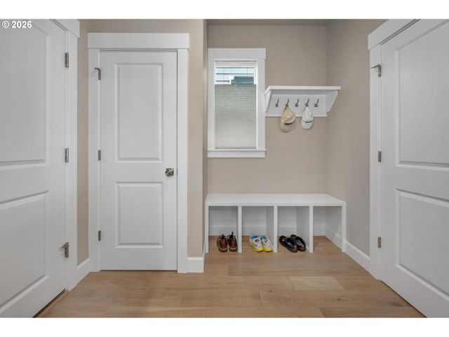 15152 Sw COOLWATER Ln, Portland, OR 97224