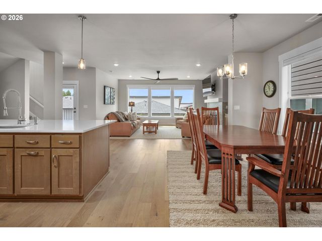 15152 Sw COOLWATER Ln, Portland, OR 97224