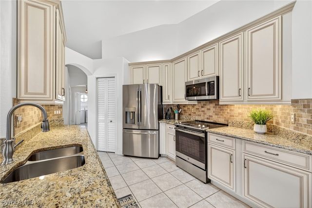 6845 Sterling Greens DR 202, Naples, FL 34104