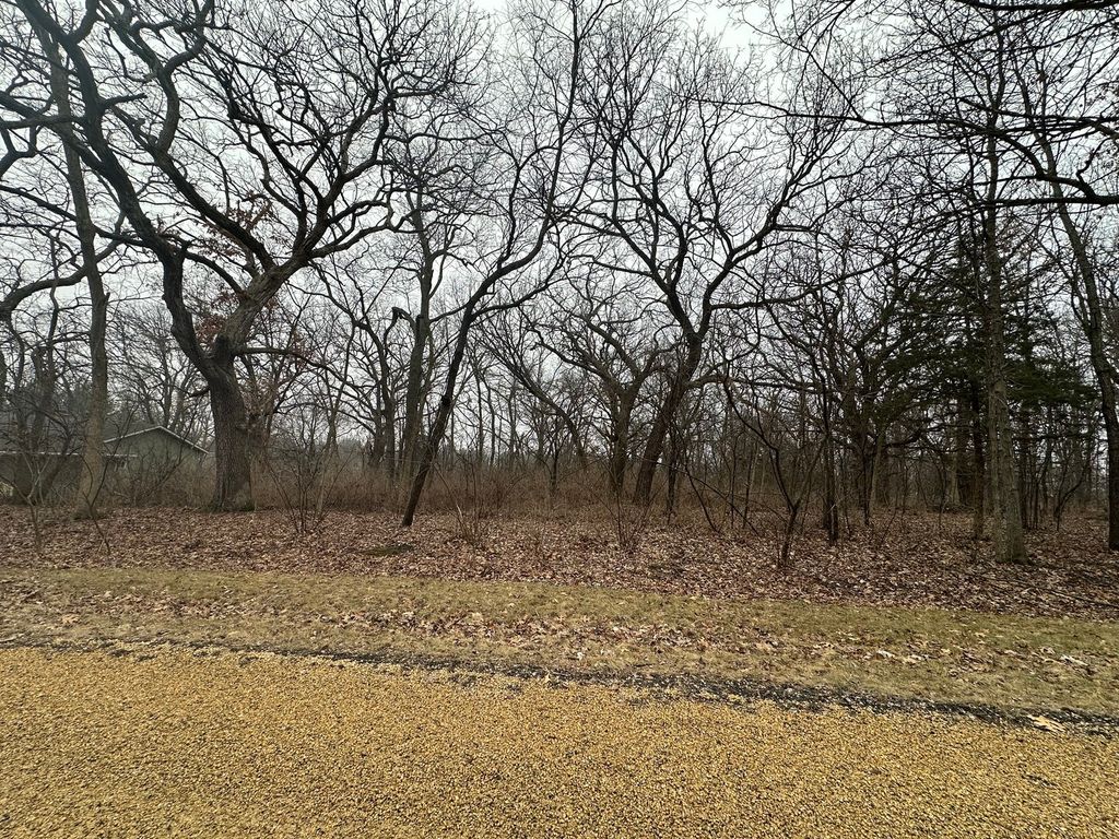 327 Wild Cherry Drive, Dixon, IL 61021